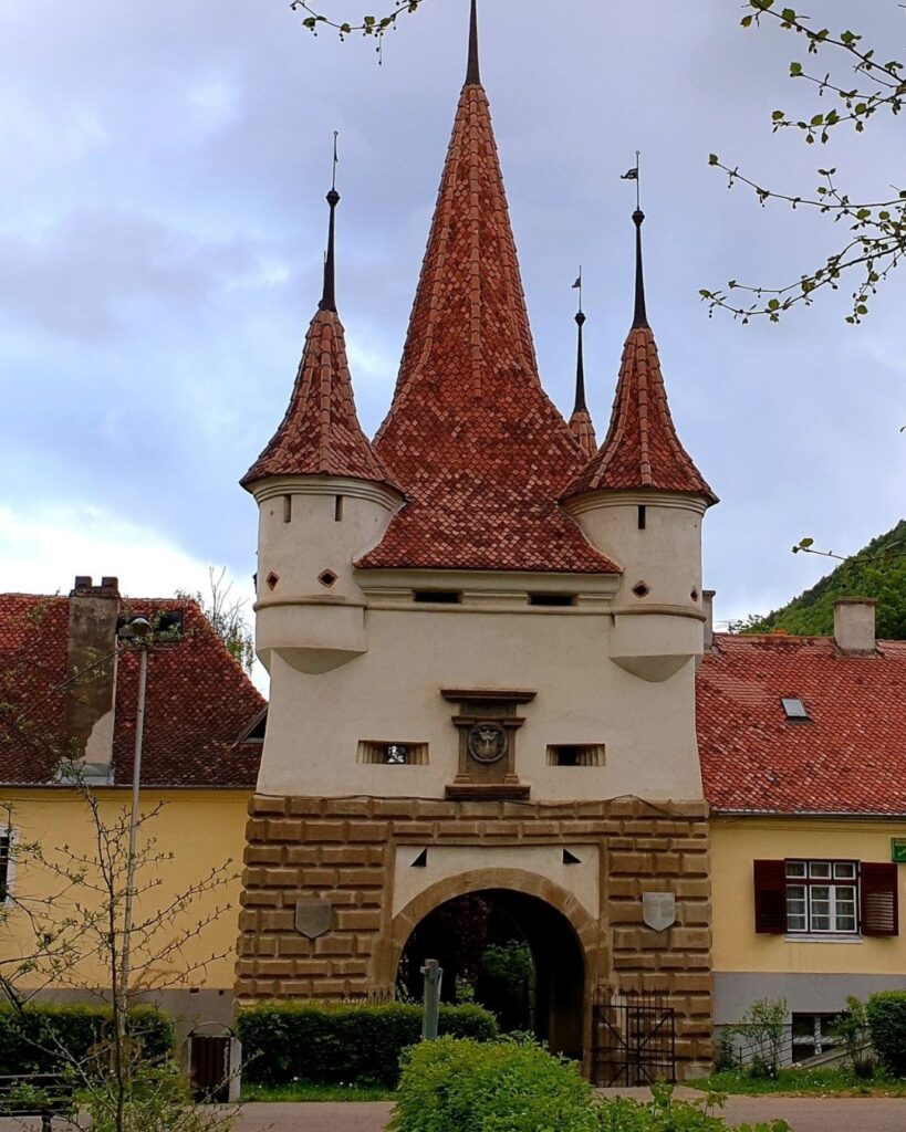 gate way to the old town of brasov with its pointy roof