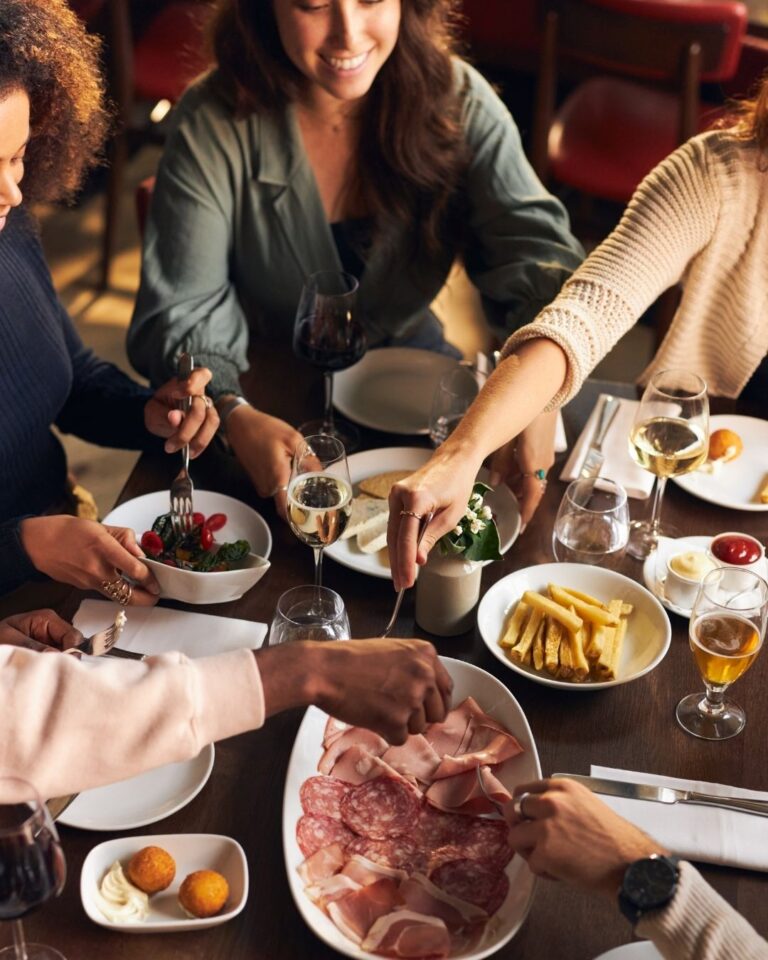 How To Make Fuss-Free Restaurant Bookings When You Travel